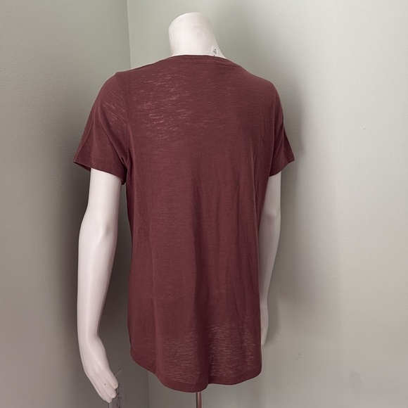 Athleta Breezy Scoop Short Sleeve V-Neck Knit Tee in Hearth Rose Size Medium - Picture 6 of 8